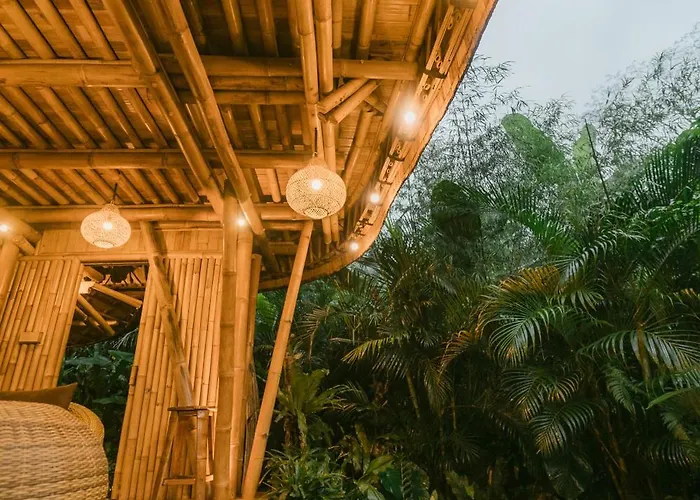Villa Alamvaya Bali Bamboo House *